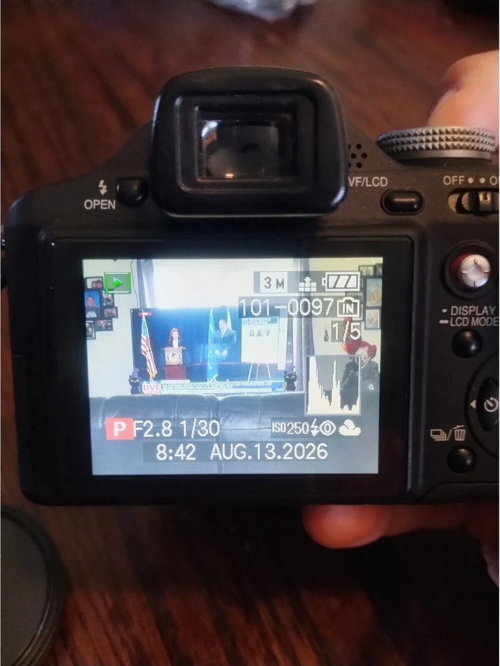 Panasonic Lumix DMC-FZ8 Digital Camera Leica DC Vario-Elmarit Lens Black 12x